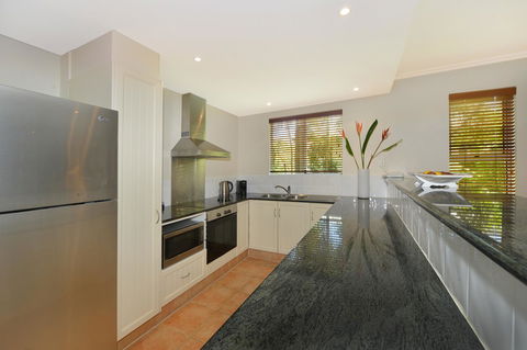 Cayman Villas Port Douglas - Tourism Caloundra 40