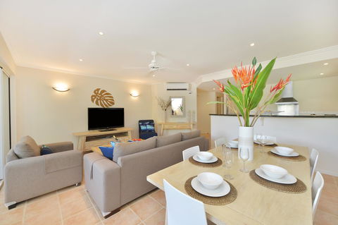 Cayman Villas Port Douglas - Tourism Caloundra 43