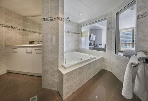 Novotel Surfers Paradise - Tourism Caloundra 10