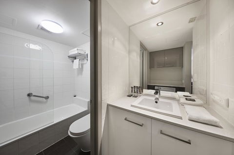 Novotel Surfers Paradise - Tourism Caloundra 19