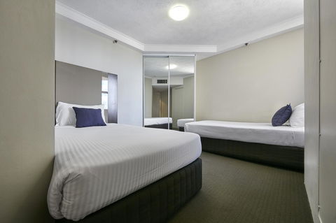 Novotel Surfers Paradise - Tourism Caloundra 12