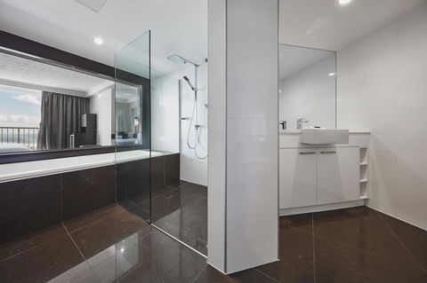 Novotel Surfers Paradise - Tourism Caloundra 20