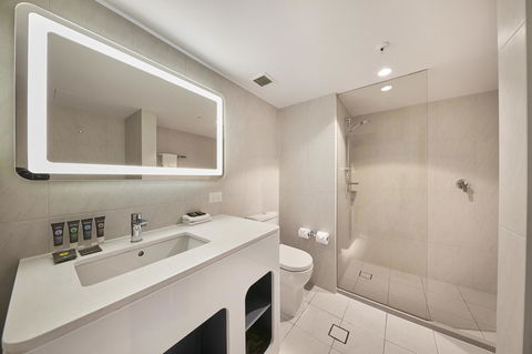 Novotel Surfers Paradise - Tourism Caloundra 16