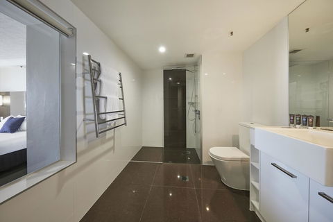 Novotel Surfers Paradise - Tourism Caloundra 30