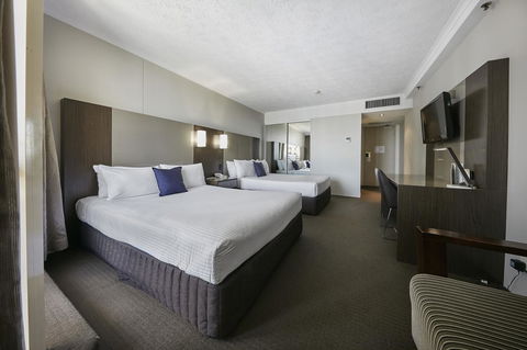 Novotel Surfers Paradise - Tourism Caloundra 11