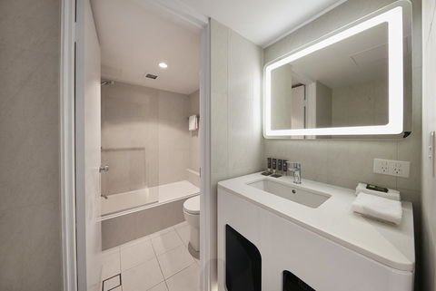 Novotel Surfers Paradise - Tourism Caloundra 13