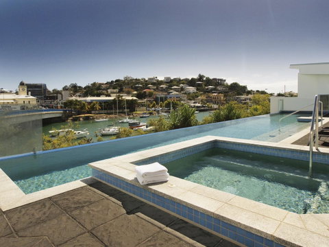 Oaks Townsville Gateway Suites - Tourism Caloundra 2