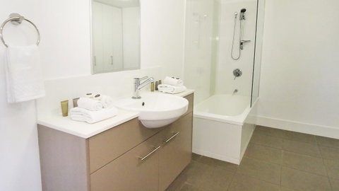 Oaks Townsville Gateway Suites - Tourism Caloundra 6