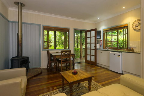Allumbah Pocket Cottages - Tourism Caloundra 27