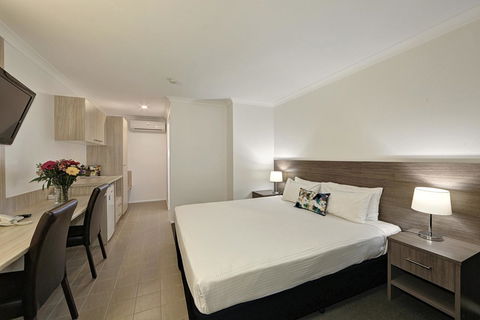 Smart Motels Bert Hinkler - Tourism Caloundra 21