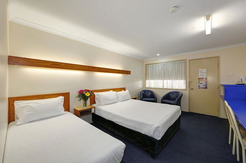 Smart Motels Bert Hinkler - Tourism Caloundra 17