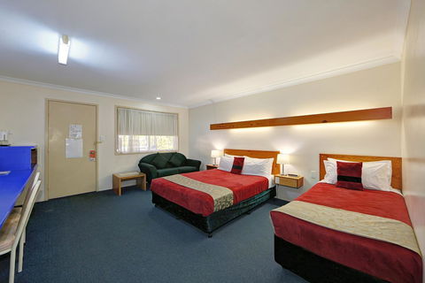 Smart Motels Bert Hinkler - Tourism Caloundra 12