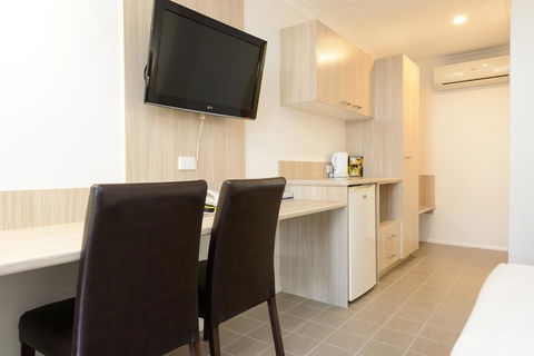 Smart Motels Bert Hinkler - Tourism Caloundra 40