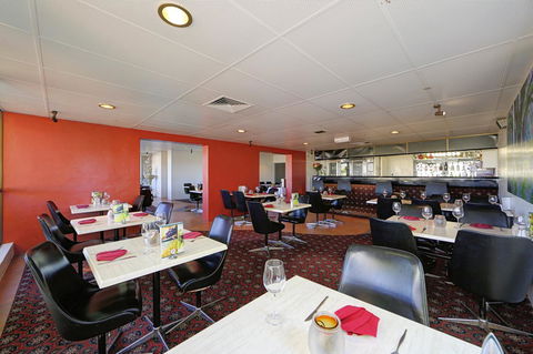 Smart Motels Bert Hinkler - Tourism Caloundra 8