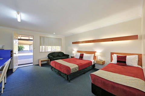 Smart Motels Bert Hinkler - Tourism Caloundra 13
