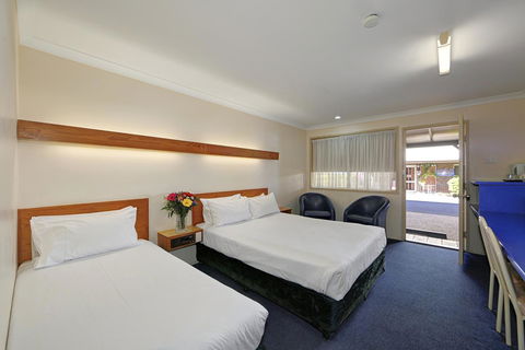 Smart Motels Bert Hinkler - Tourism Caloundra 18