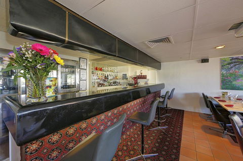 Smart Motels Bert Hinkler - Tourism Caloundra 6