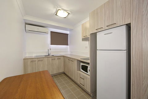 Smart Motels Bert Hinkler - Tourism Caloundra 28