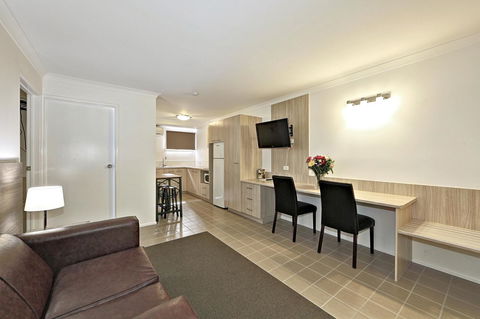 Smart Motels Bert Hinkler - Tourism Caloundra 31