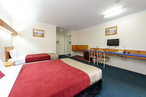 Smart Motels Bert Hinkler - Tourism Caloundra 2