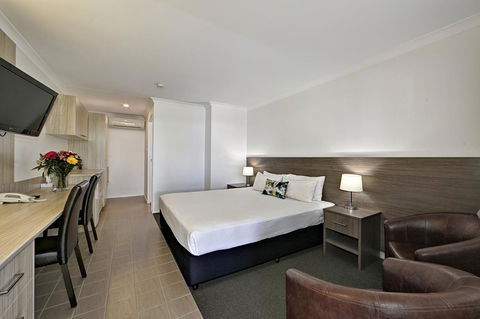 Smart Motels Bert Hinkler - Tourism Caloundra 0
