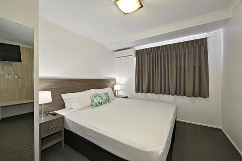 Smart Motels Bert Hinkler - Tourism Caloundra 25