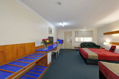 Smart Motels Bert Hinkler - Tourism Caloundra 10
