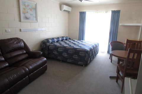 The Park Motel - Tourism Caloundra 4