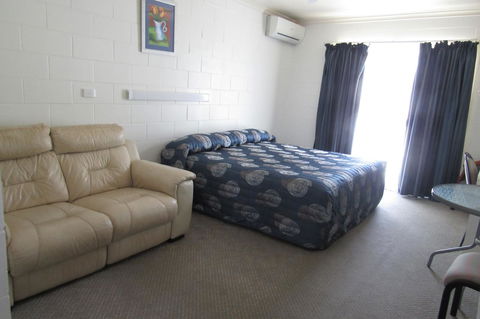 The Park Motel - Tourism Caloundra 3