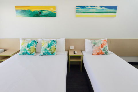 Palm Beach Hotel - Tourism Caloundra 1