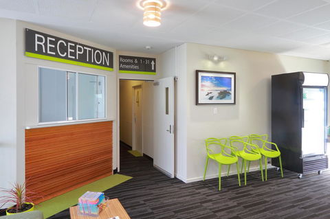 Palm Beach Hotel - Tourism Caloundra 28