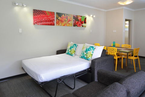 Palm Beach Hotel - Tourism Caloundra 22