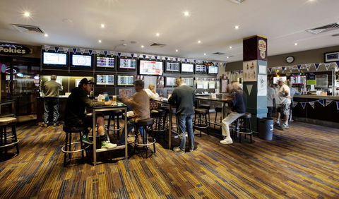 Palm Beach Hotel - Tourism Caloundra 13