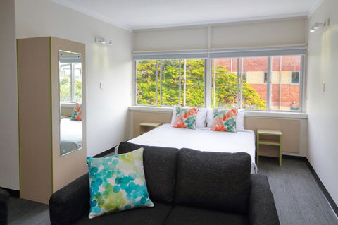 Palm Beach Hotel - Tourism Caloundra 11