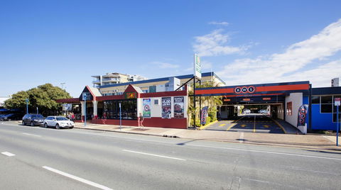 Palm Beach Hotel - Tourism Caloundra 6