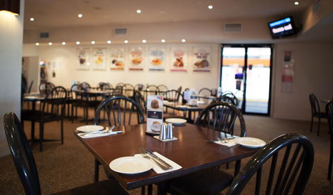 Palm Beach Hotel - Tourism Caloundra 30