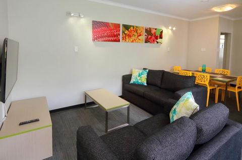 Palm Beach Hotel - Tourism Caloundra 21