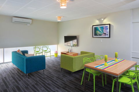 Palm Beach Hotel - Tourism Caloundra 4