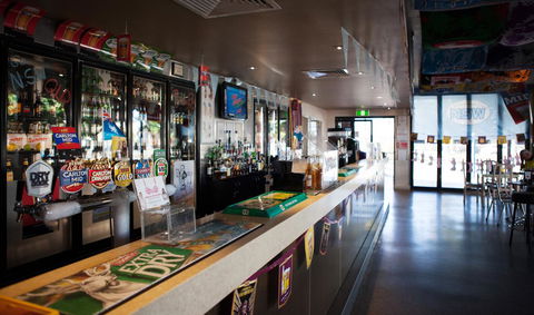 Palm Beach Hotel - Tourism Caloundra 15