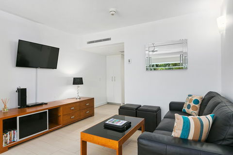 Palm Cove Beach Apartment - Tourism Caloundra 18
