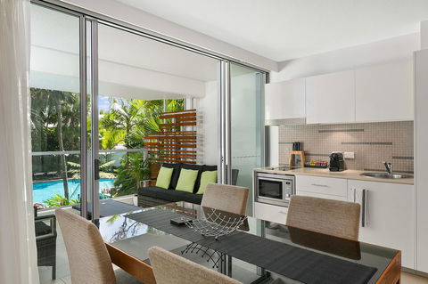 Palm Cove Beach Apartment - Tourism Caloundra 5