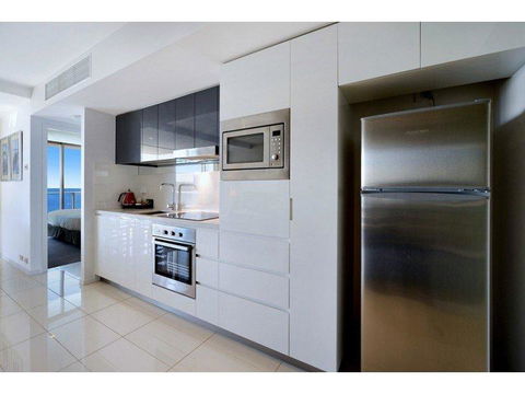 H Star Residences-- Paradise Stayz - Tourism Caloundra 10