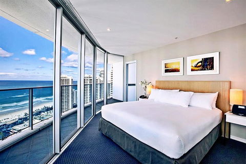 H Star Residences-- Paradise Stayz - Tourism Caloundra 11