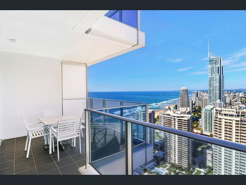 H Star Residences-- Paradise Stayz - Tourism Caloundra 18