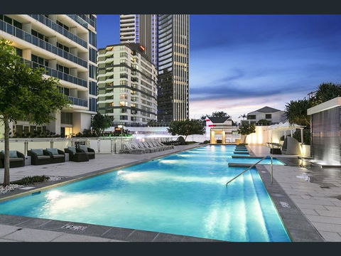 H Star Residences-- Paradise Stayz - Tourism Caloundra 17