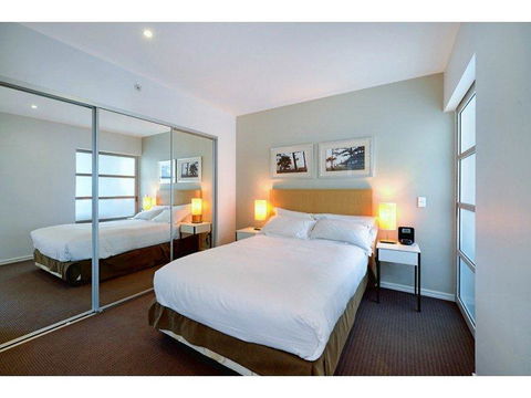 H Star Residences-- Paradise Stayz - Tourism Caloundra 8