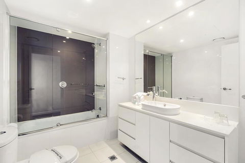 H Star Residences-- Paradise Stayz - Tourism Caloundra 0