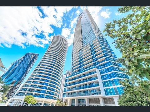 H Star Residences-- Paradise Stayz - Tourism Caloundra 20