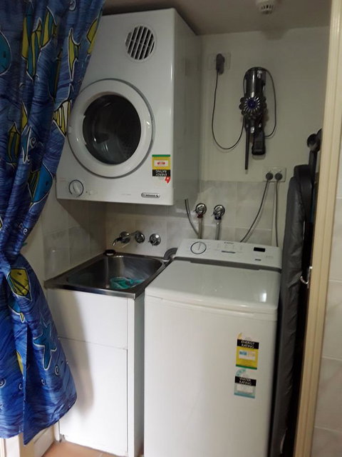 Jackies Holiday Apartment - Tourism Caloundra 15