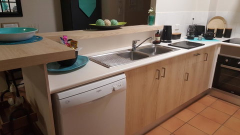 Jackies Holiday Apartment - Tourism Caloundra 9
